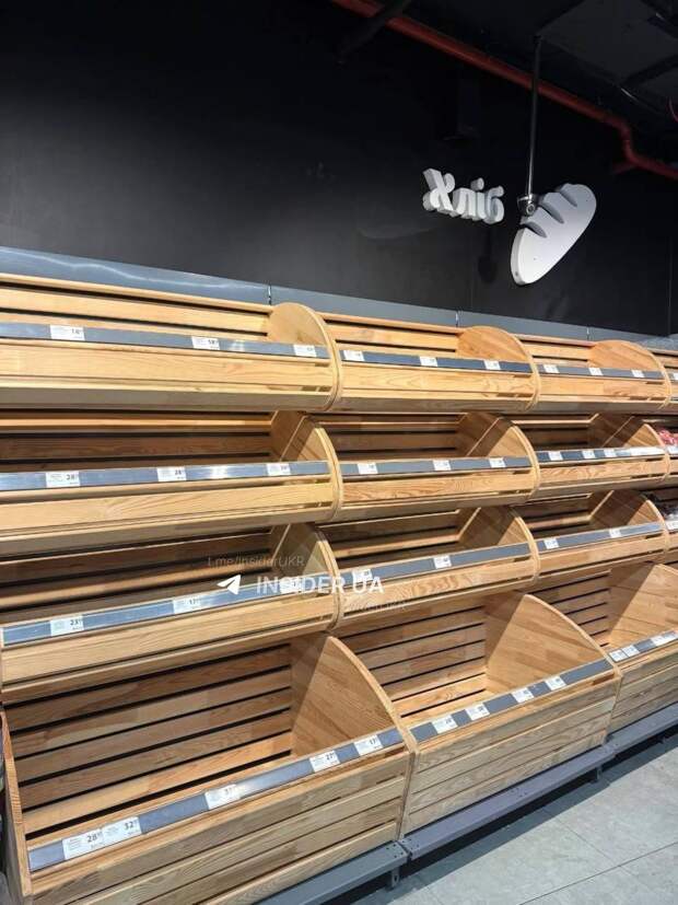 В Киевской области "хаос". Жители Ирпеня массово скупают хлеб в