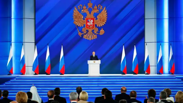 Путин предложил выплатить семьям со школьниками по 10 тысяч рублей