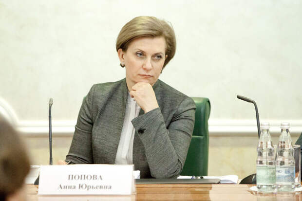Попова оценила вероятность отмены масочного режима в России