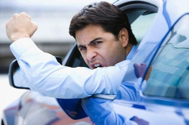 Агрессивное вождение: Как избежать конфликта на дороге?