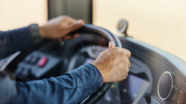 Самые высокие зарплаты в России оказались в транспортной отрасли