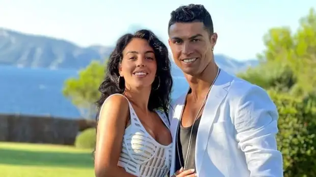 Источник: мать Роналду против его свадьбы с Родригес