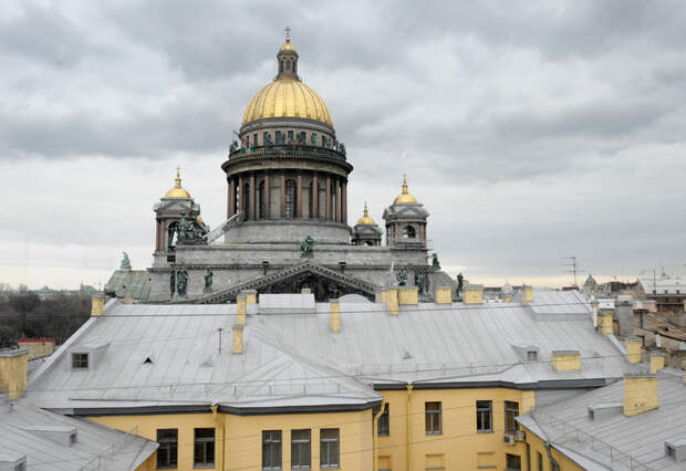 Облачно, но без дождей: петербуржцам рассказали о погоде в последний понедельник сентября
