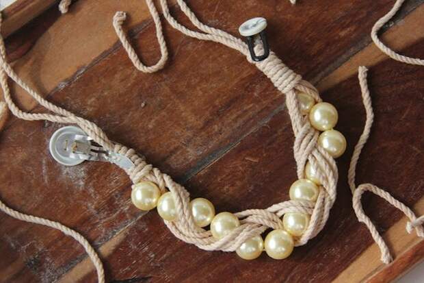 Ожерелье из верёвки и бусин 4