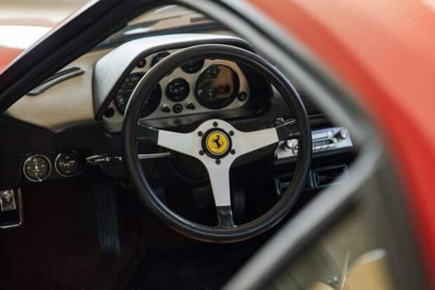 Ferrari 308 GTB Vetroresina с двигателем V8