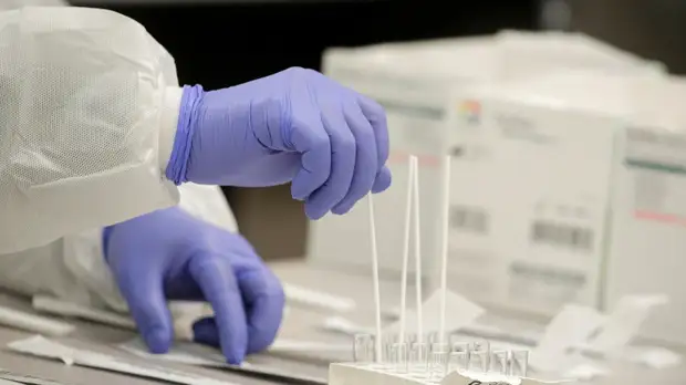 Премьер Израиля назвал чрезвычайным положение в стране из-за нового штамма COVID-19