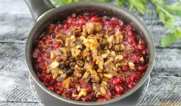Варенье из орехов и крыжовника. \ Фото: russianfood.com. Варенье из орехов и крыжовника. \ Фото: russianfood.com.