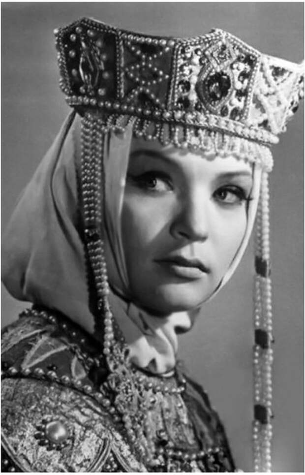 Светлана Светличная пробовалась также на роль Царицы в «Сказке о царе Салтане» (449x700, 160Kb)