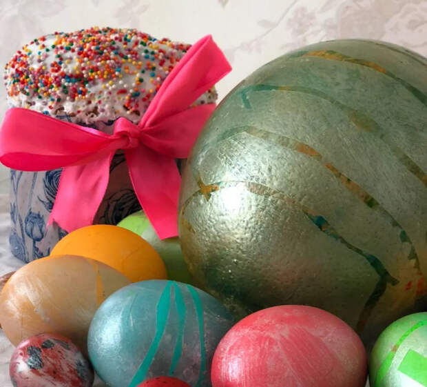 Чтобы не крошилась и не текла: 5 рецептов глазури для кулича, которая застывает идеально