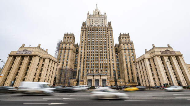 МИД России рекомендовал россиянам покинуть Иран и Израиль