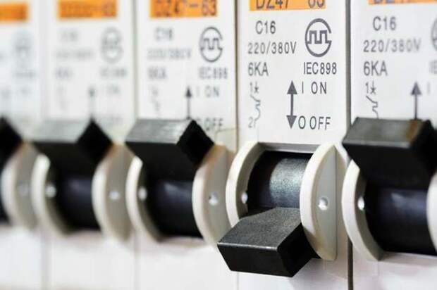 Признаки того, что в доме есть серьёзные проблемы с электрикой