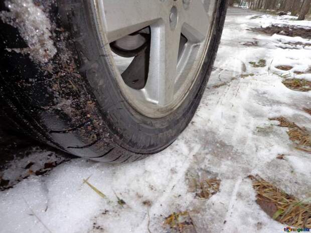 Почему зимой шины на авто повредить гораздо легче, чем летом
