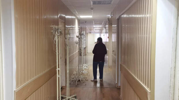 Почему власти разрешили лечить медработникам без высшего образования