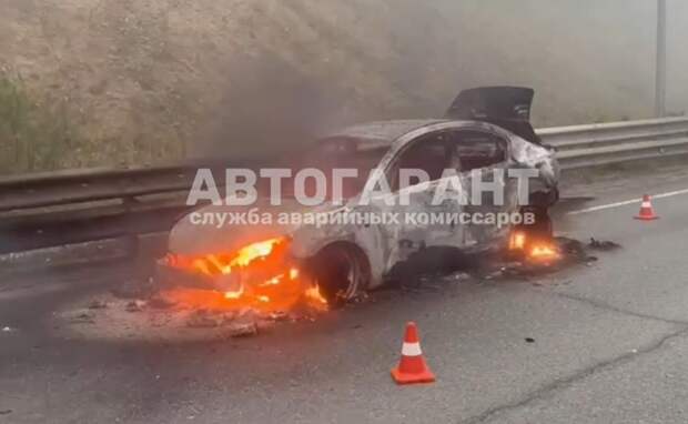 На объездной трассе во Владивостоке вспыхнул автомобиль