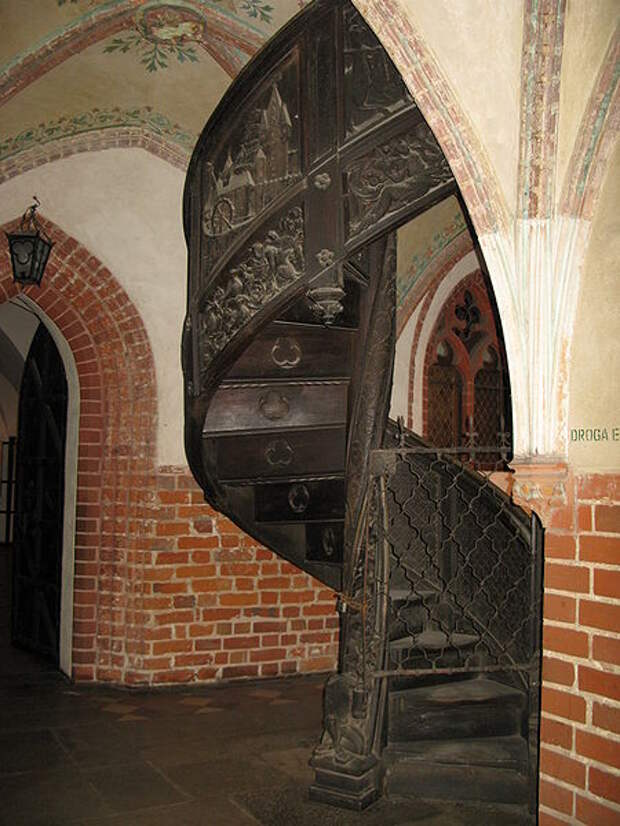 File:Malbork Castle Spiral Staircase.jpg