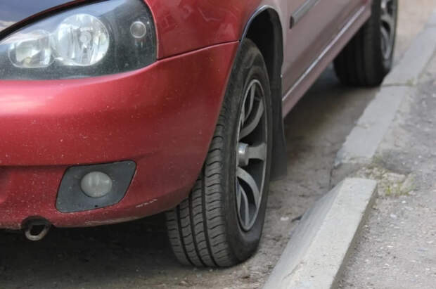 На Украине сотрудники ТЦК протаранили машину и мобилизовали её водителя