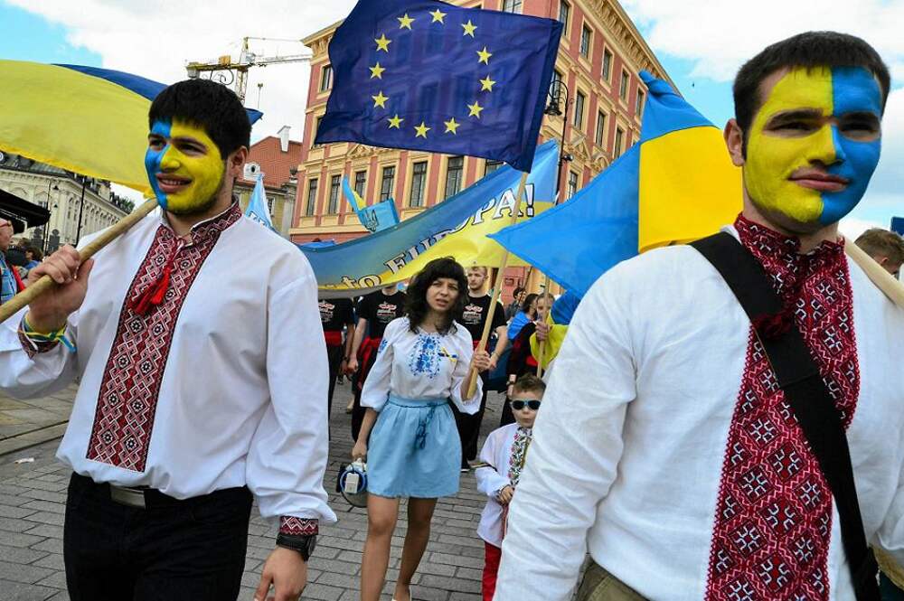 Зеленый украинец. Западные украинцы. Современные украинцы. Украина народ. Украинцы европейцы.