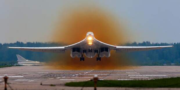 Семь причин выбрать «лебедя»: чем знаменит стратегический бомбардировщик Ту-160