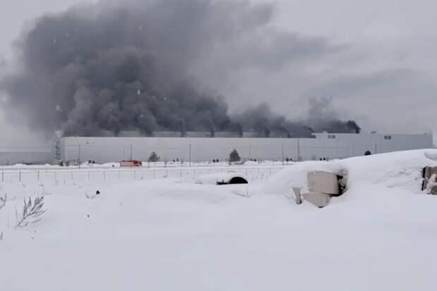 Mash: мощный пожар произошел на автомобильном заводе Volkswagen в Калуге