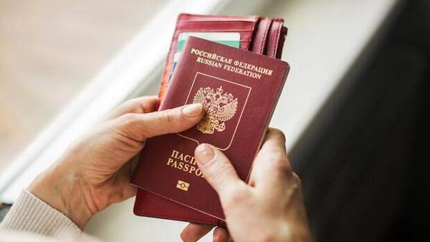 Невыездные: принят закон об изъятии у россиян загранпаспортов