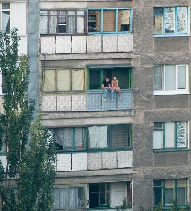 Немного фантазии, и ты уже сидишь на краю утеса, а под тобой - бескрайние просторы океана! Немного фантазии, и ты уже сидишь на краю утеса, а под тобой - бескрайние просторы океана! жизнь хороша, компания, посиделки, прикол