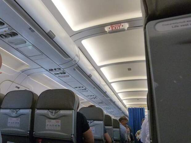 Суд обязал S7 изменить правила отказа пассажирам при нехватке мест на рейсах