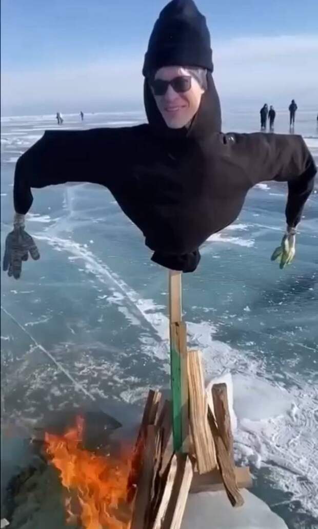 На Байкале сожгли чучело певца SHAMANA после его эпатажного видео