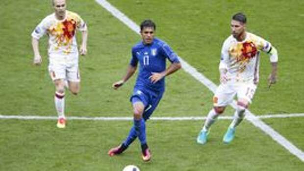 Сегодня. Сен-Дени. Италия - Испания - 2:0. Андрес ИНЬЕСТА (№6) и СЕРХИО РАМОС (№15) против ЭДЕРА.