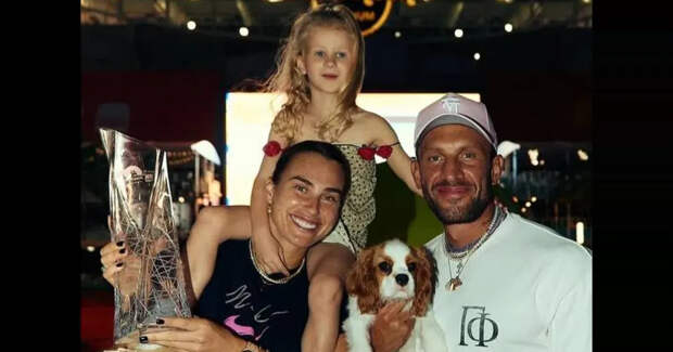 Арина Соболенко показала новые фото с женихом и его дочерью