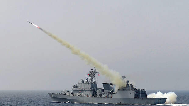 КНДР провела испытательный пуск крылатых и противокорабельных ракет с эсминца