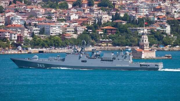 «Путин насмехается»: фрегат «Адмирал Григорович» сопроводил нефтяные танкеры