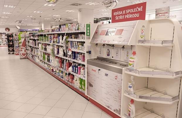 Экологичная аптека в Чехии с машинами для розлива