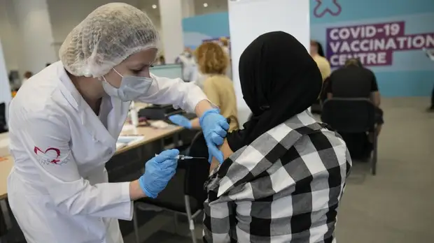 Путин призвал россиян активнее вакцинироваться от коронавируса