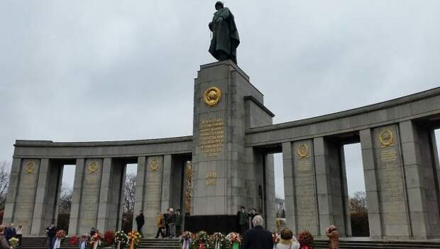 Советский мемориал в Тиргартене в Берлине. Архивное фото