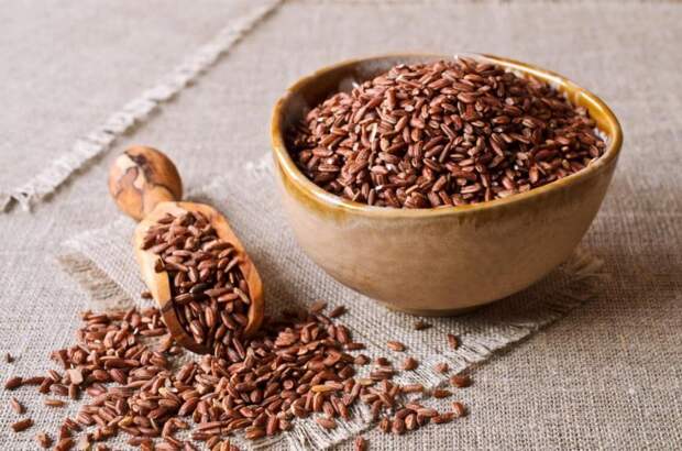 Разбираемся в крупах. Что полезнее: белый, бурый рис или киноа