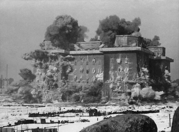 Уничтожение одной из башен противовоздушной обороны (Flakturm) в Берлине, 1948. история, события, фото