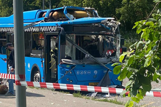 Москвичка рассказала, что у водителя автобуса пострадали глаза после взрыва газового баллона на крыше