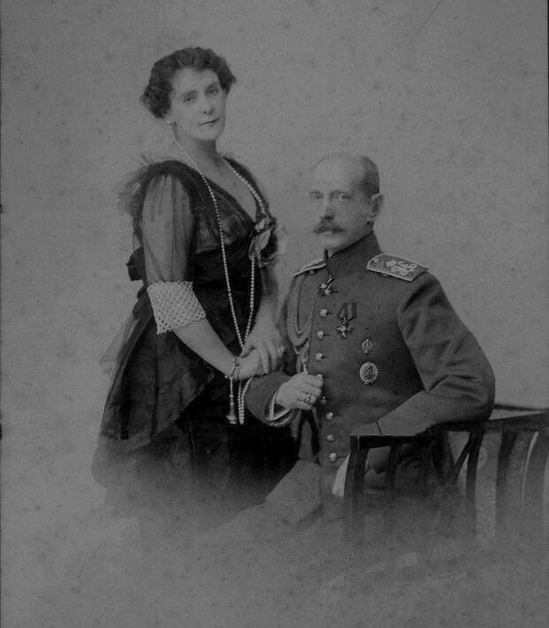 Великий князь Павел Александрович со своей второй супругой Ольгой Валерьяновной. 1910 г.
