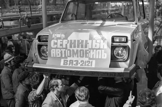 «Про комбайн все забудут, а автомобиль останется». «АвтоВАЗ» отмечает сегодня  45-летие легендарного внедорожника Lada Niva