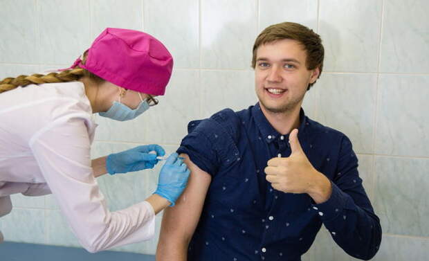Ученые объяснили, почему после вакцины некоторые чувствуют себя ужасно, а другим «хоть бы хны»
