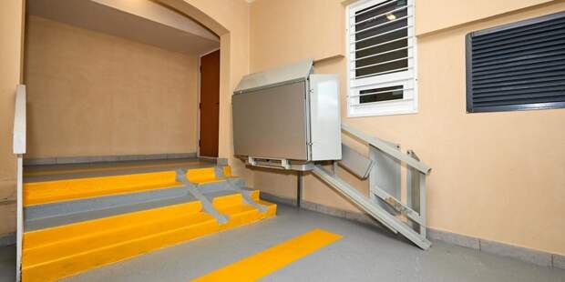 В домах ЮВАО в 2025 году установили 51 платформу для инвалидов