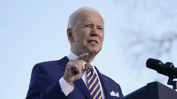 Опрос: рейтинг Байдена сократился до 33%