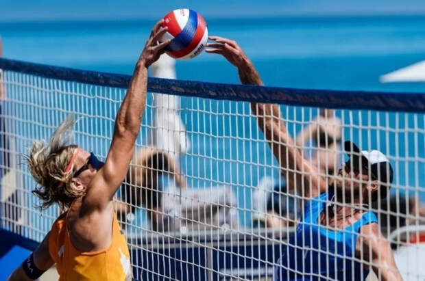 Молодежные сборные России допустили до турниров CEV с флагом и гимном