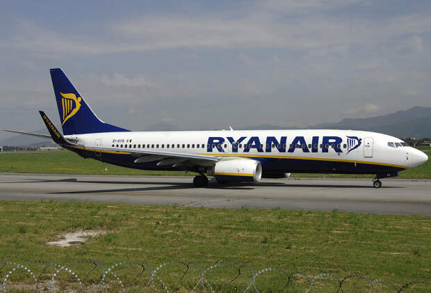 Ryanair 4102 (Boeing 737-8AS)