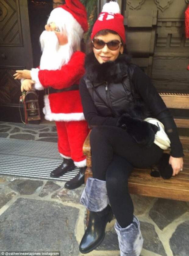 2451960300000578-2890482-Kicking_back_The_Welsh_actress_is_no_doubt_enjoying_some_time_wi-a-5_1419886796544