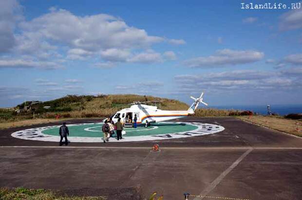 Посадка вертолета на острове