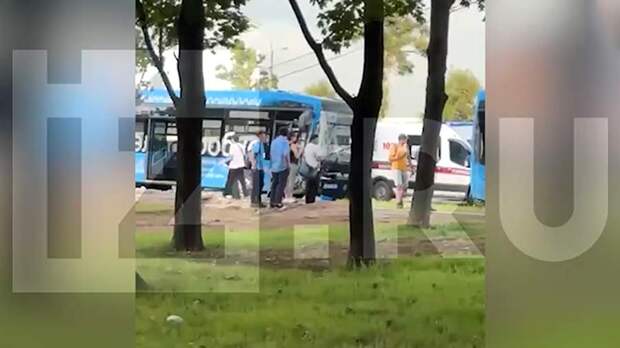 На юго-западе Москвы 11 человек пострадали при столкновении двух электробусов