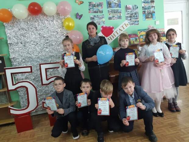 Нас книга всех объединяет.