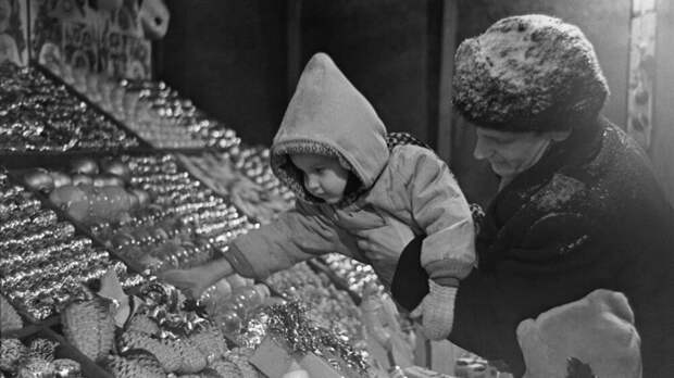 Физик-ядерщик Ожаровский: елочные игрушки эпохи СССР могут быть радиоактивными