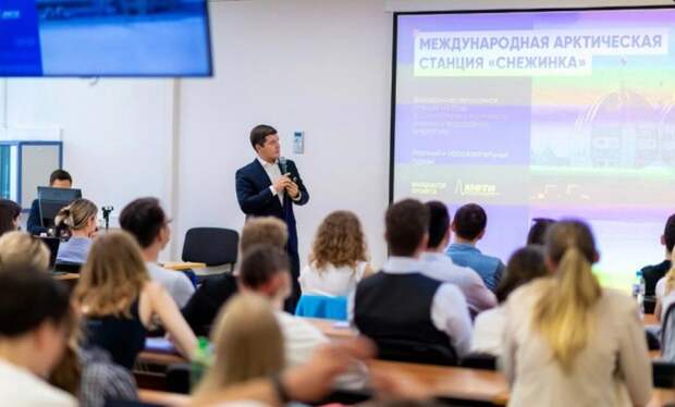 Дмитрий Артюхов рассказал студентам ВШЭ о новом нацпроекте